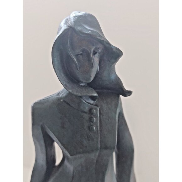 Louis Dionne Hand Made Ceramic Figurine 9 1/4" "Modern Lady in Green" - Picture 3 of 16